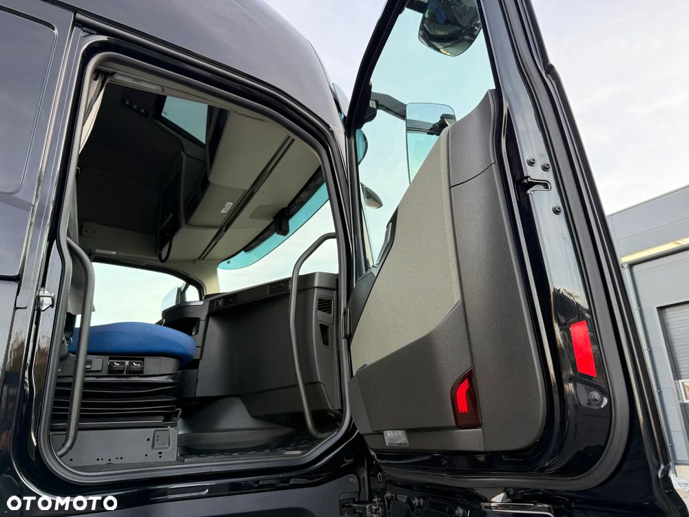 Volvo FH500 /FULL LED/NAVI/KLIMA.POSTOJOWA/WAGA/SPROWADZONY Z DE - 27