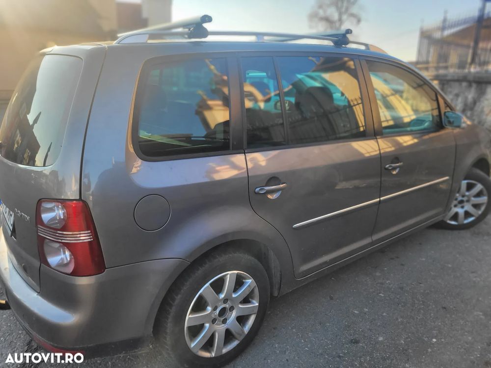 Volkswagen Touran 2.0 TDI DPF Highline - 3