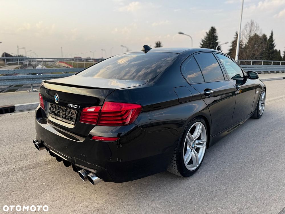 BMW Seria 5 550i - 7