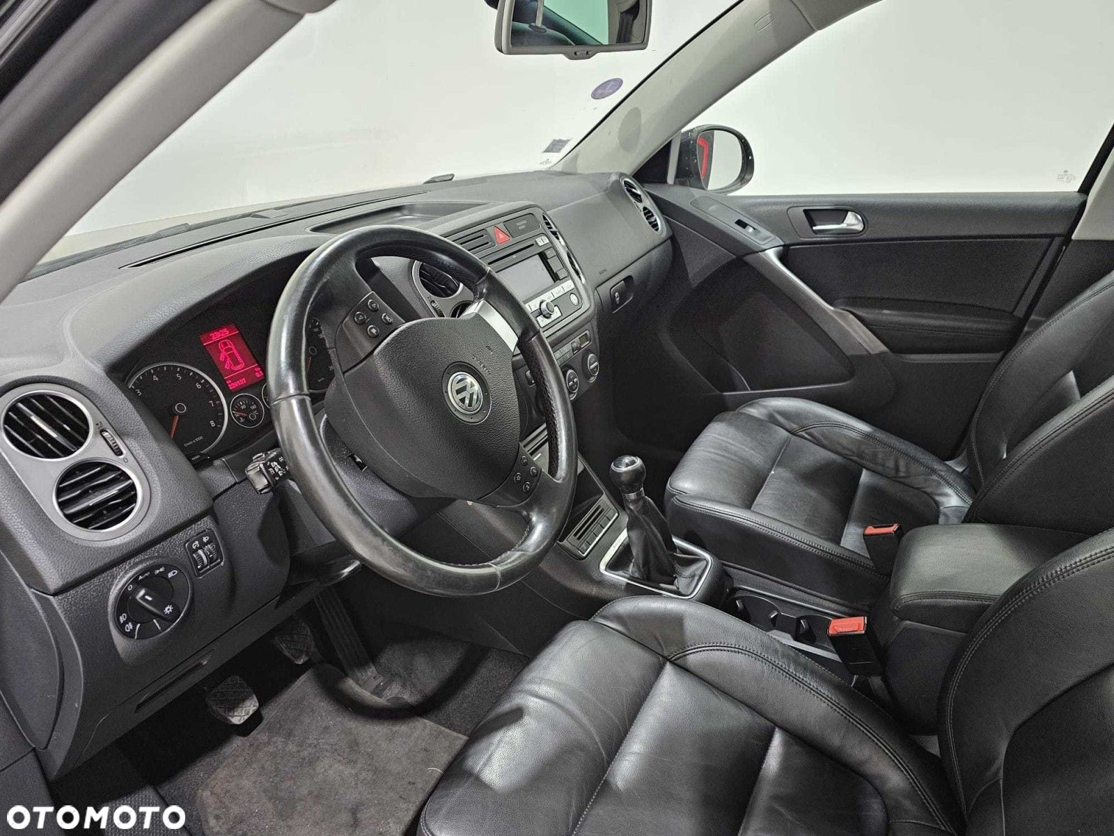 Volkswagen Tiguan - 24
