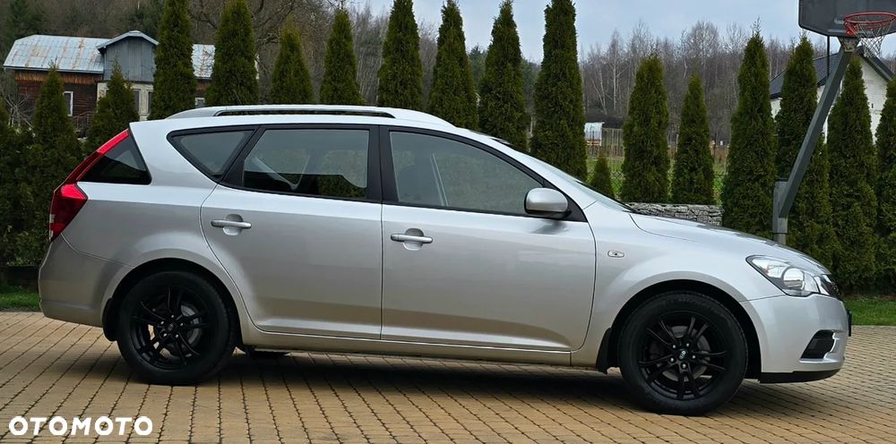 Kia Ceed - 10