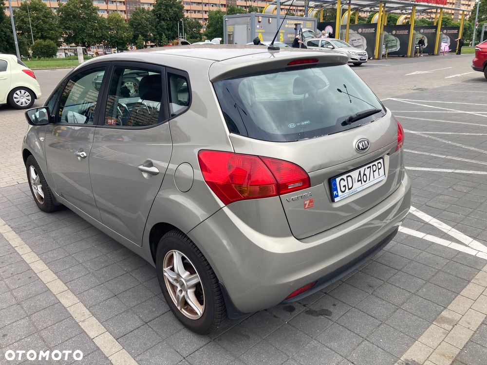 Kia Venga - 4