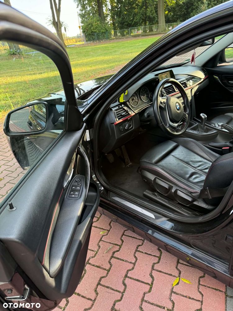 BMW Seria 3 318d Sport Line - 16