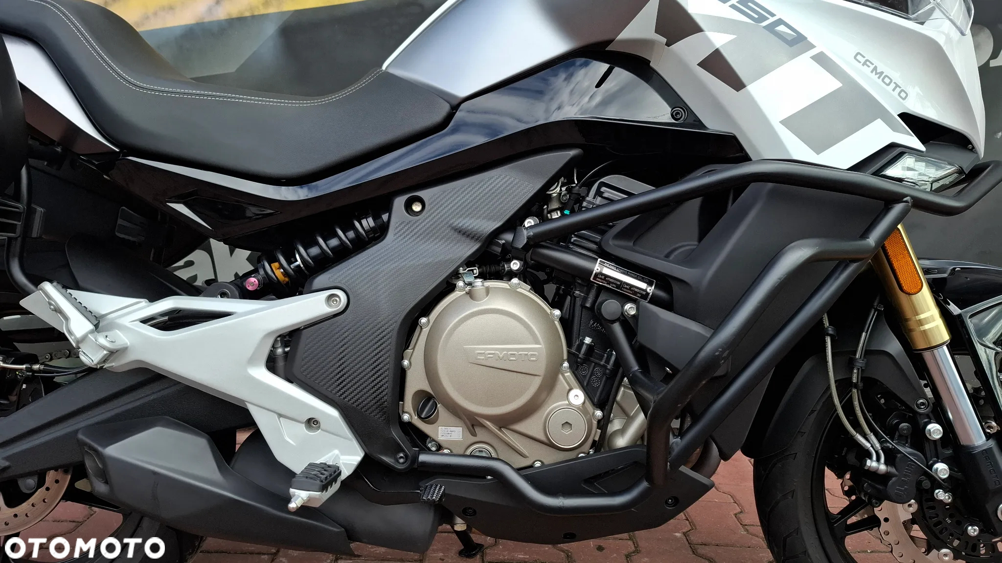 CFMoto 650 MT - 11