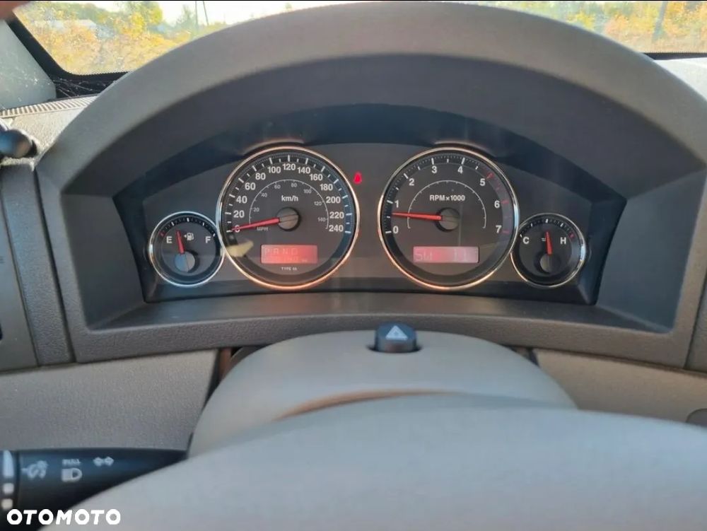 Jeep Grand Cherokee - 16