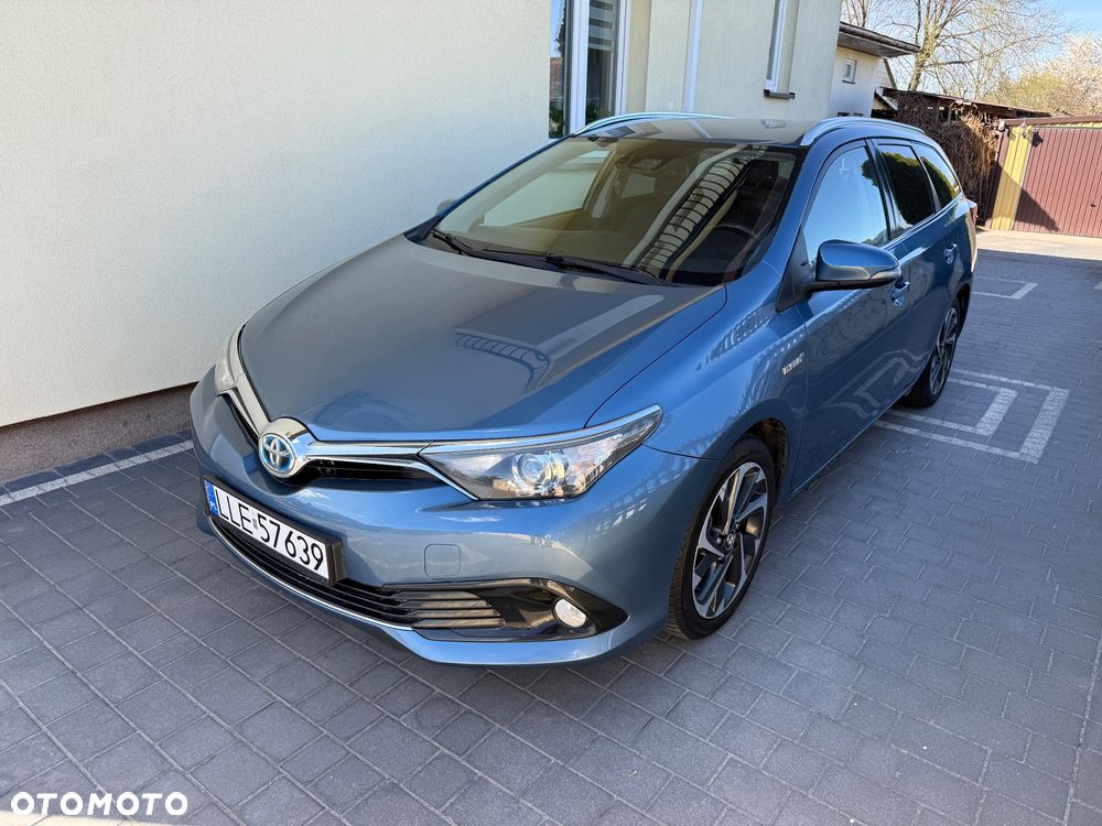 Toyota Auris 1.8 HSD Sol - 1