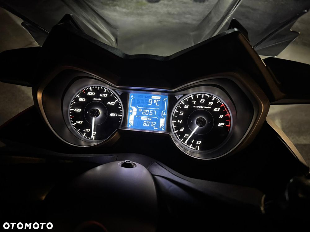 Yamaha X-max - 24