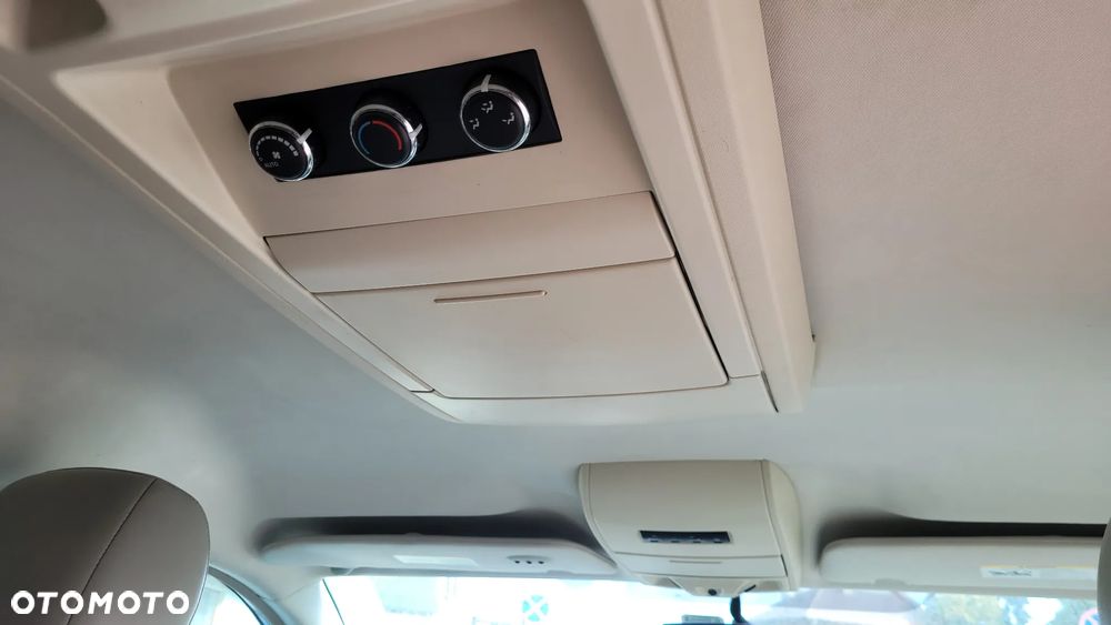 Chrysler Town & Country - 5