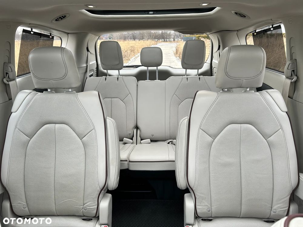 Chrysler Pacifica - 11