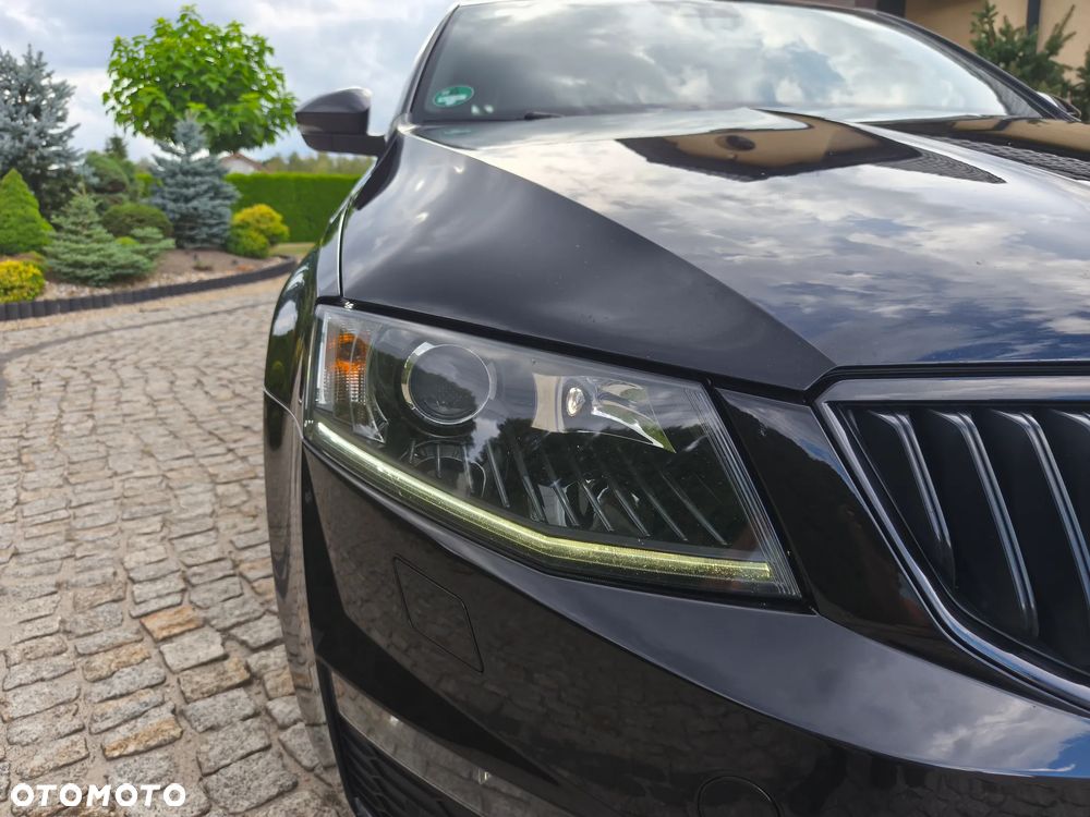 Skoda Octavia 2.0 TDI DSG RS - 18