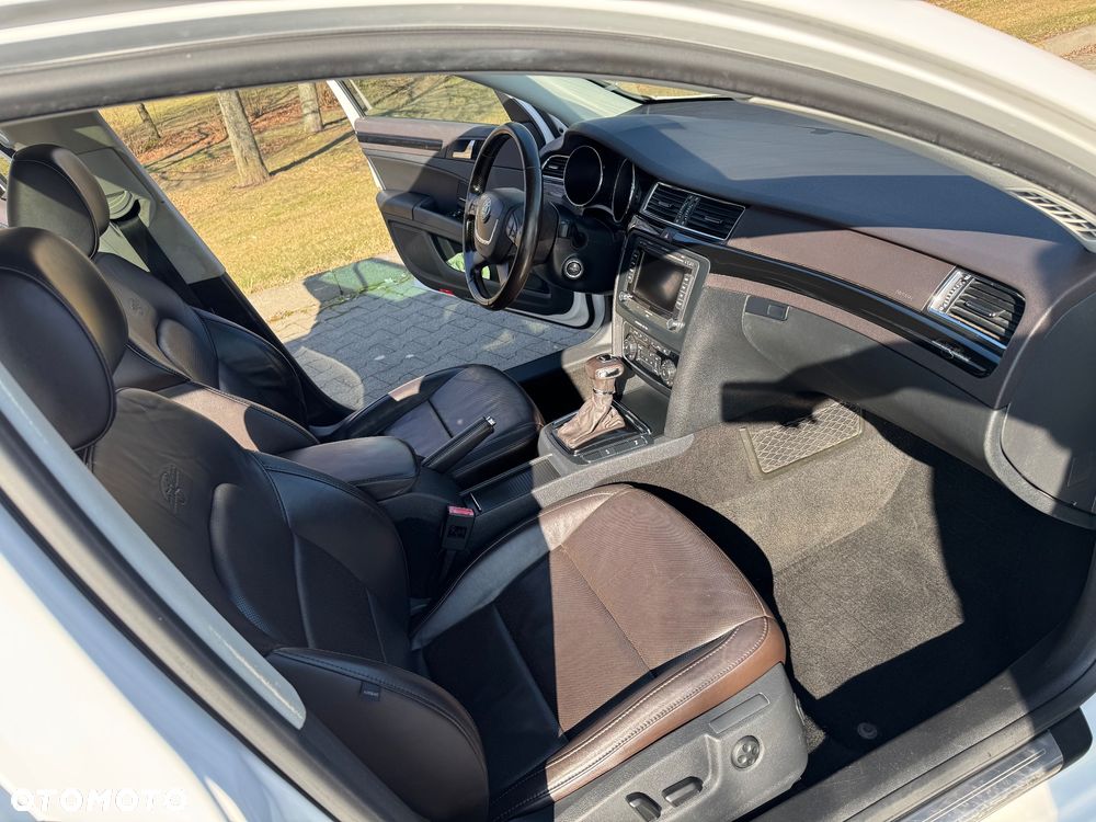 Skoda Superb 2.0 TDI L&K DSG - 33