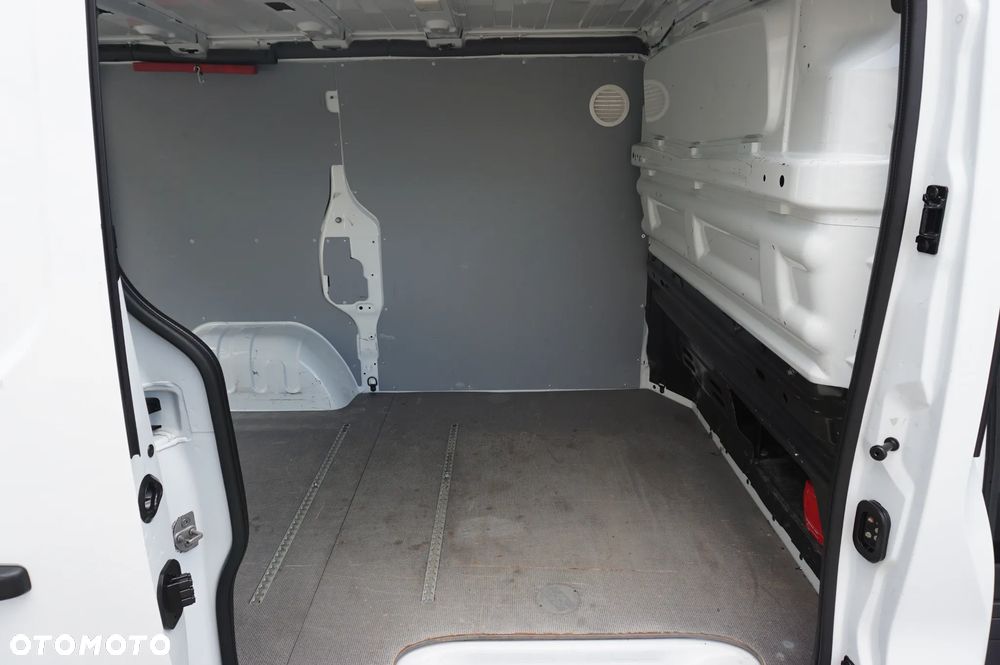 Opel Vivaro - 31