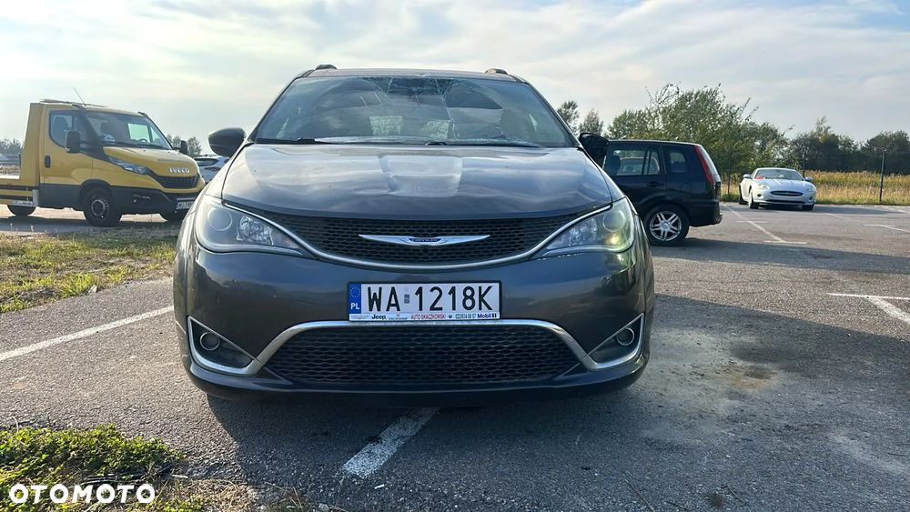 Chrysler Pacifica - 4