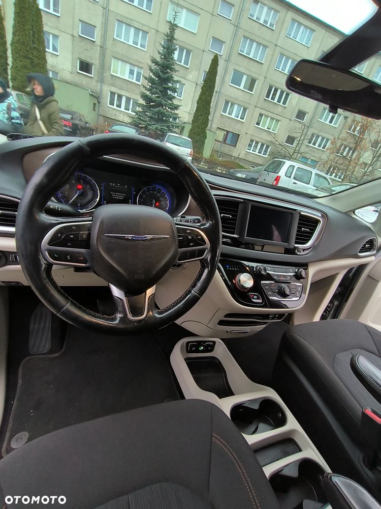 Chrysler Pacifica - 27