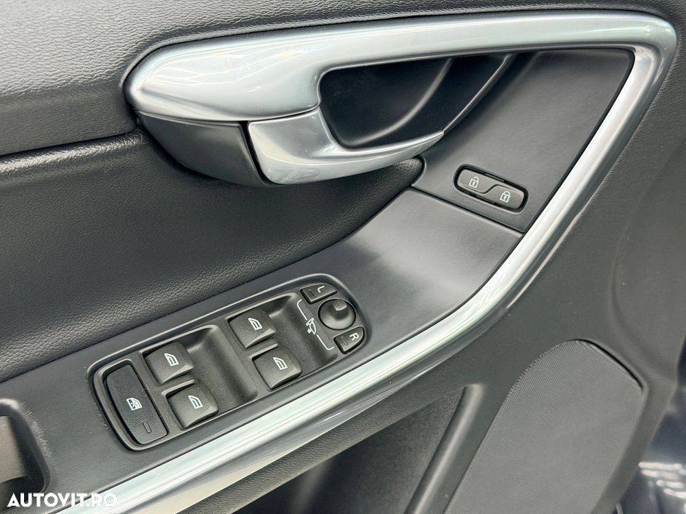 Volvo XC 60 D4 Momentum - 10