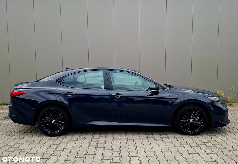 Toyota Camry 2.5 Hybrid Dynamic Force Executive e-CVT - 2