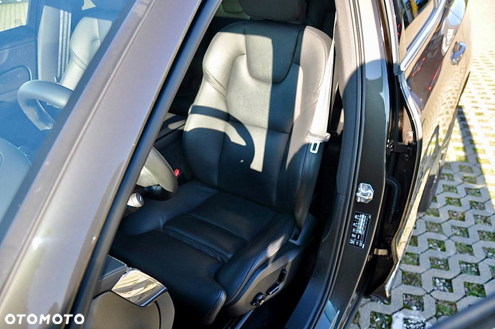 Volvo XC 60 B4 D AWD Geartronic Inscription - 24
