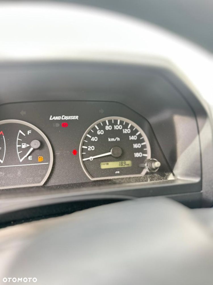 Toyota Land Cruiser - 20