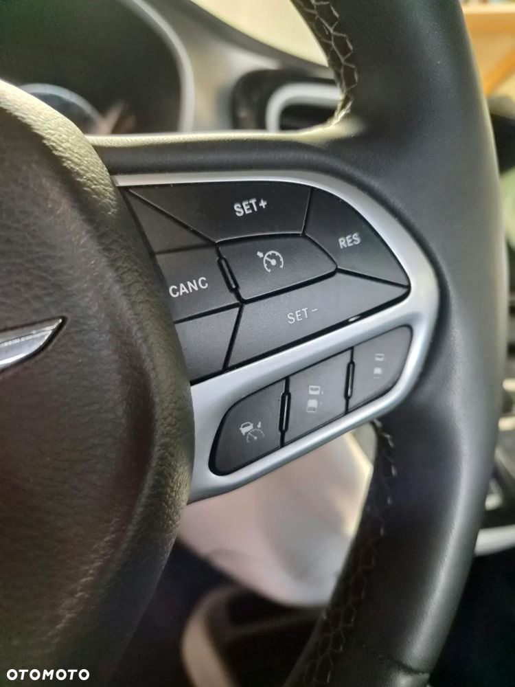 Chrysler Pacifica - 17