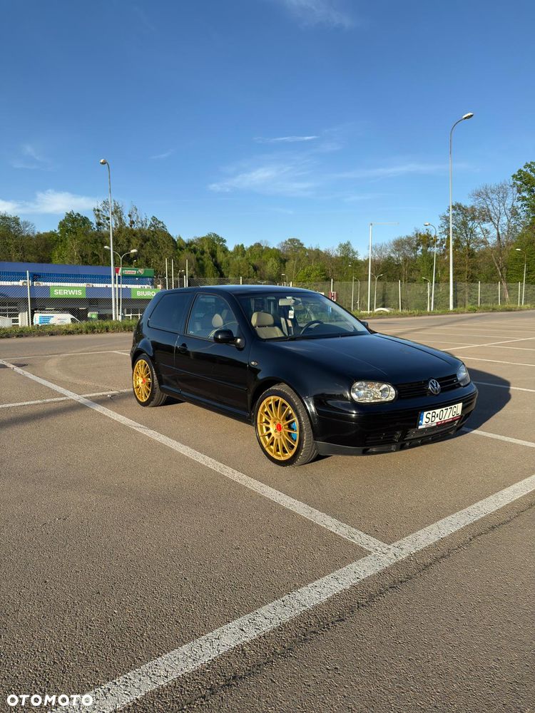 Volkswagen Golf - 1