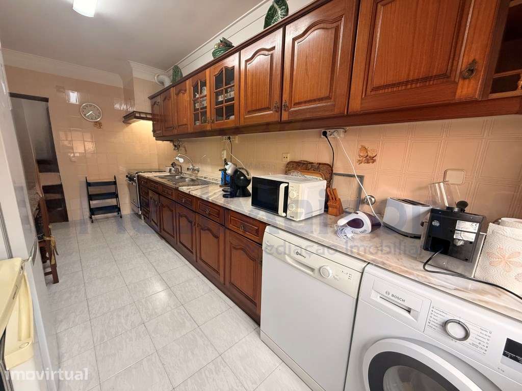 Vende-se Fantástico T3 no centro de Mem Martins - Grande imagem: 2/23