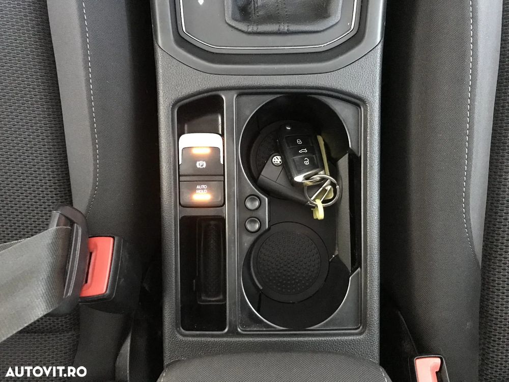 Volkswagen Touran 2.0 TDI SCR DSG Trendline - 28