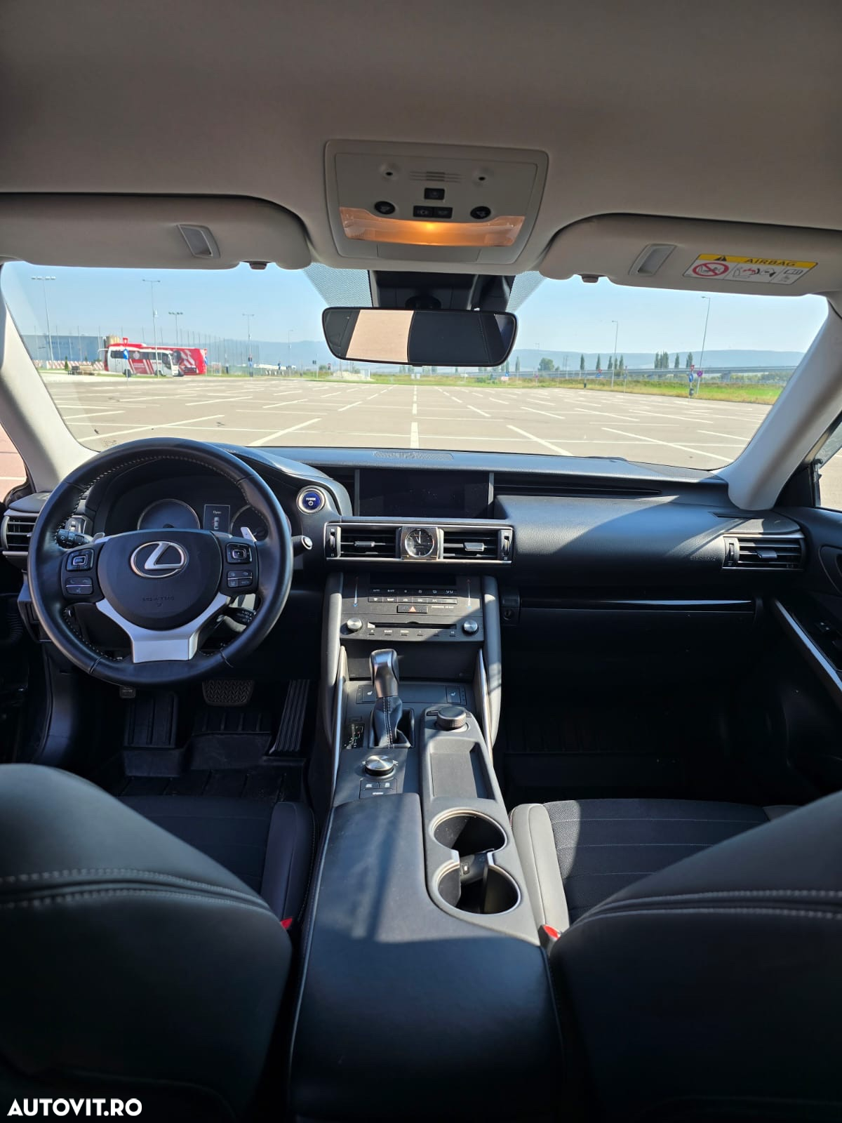 Lexus Seria IS 300h - 7