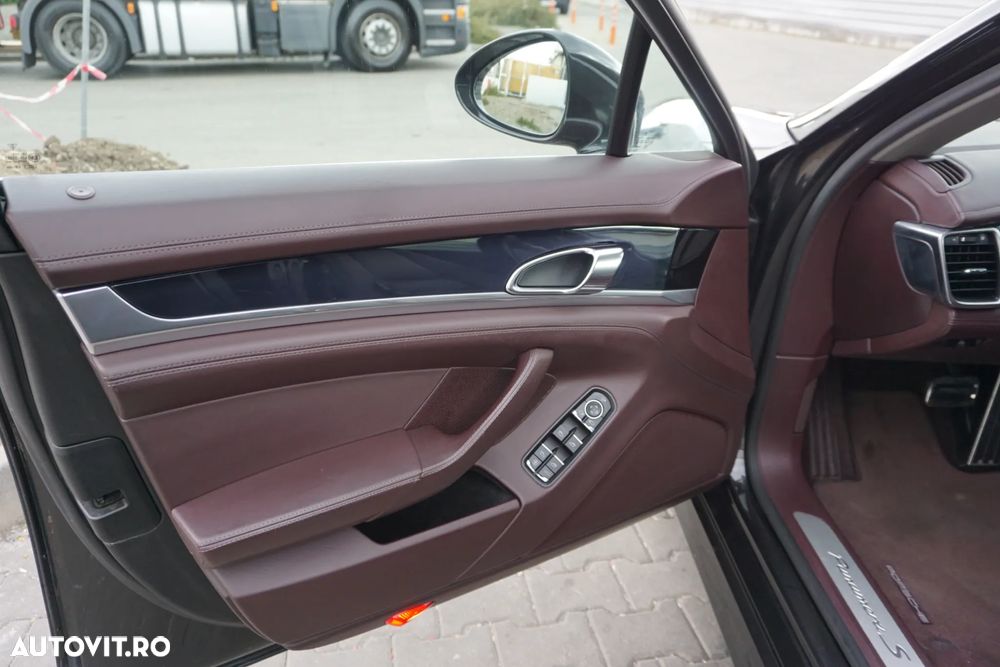 Porsche Panamera - 36