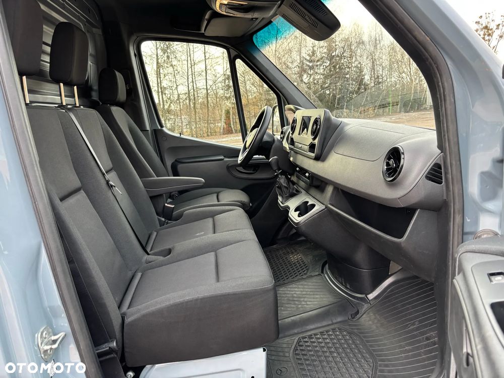 Mercedes-Benz Sprinter - 20