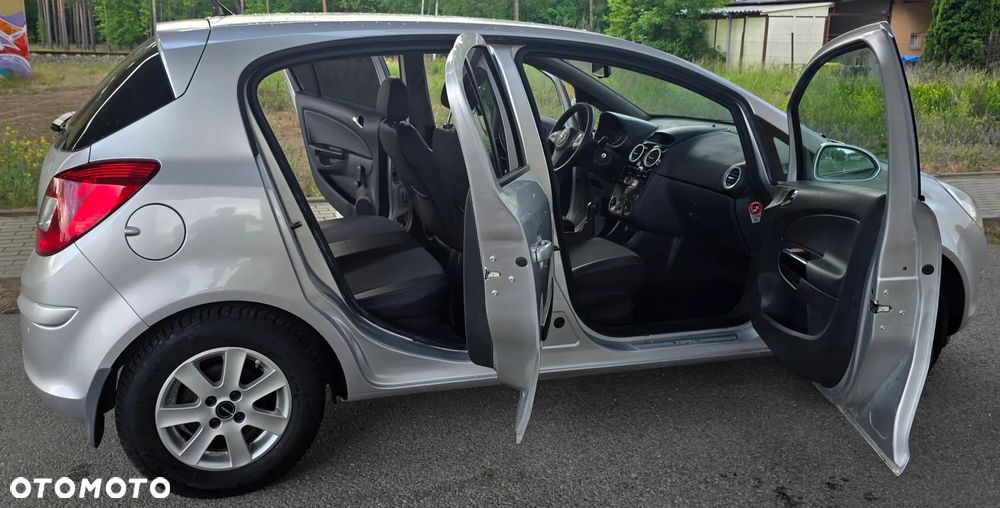 Opel Corsa 1.4 16V Cosmo - 13