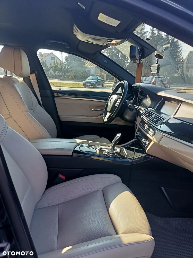 BMW Seria 5 520d xDrive - 10