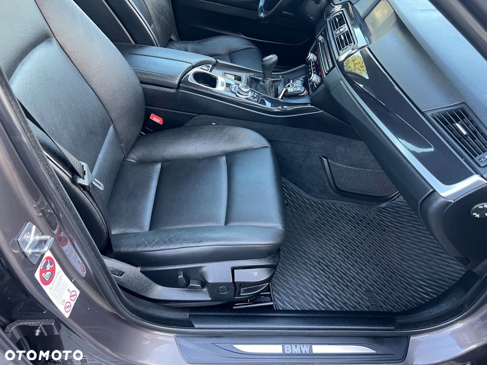 BMW Seria 5 525d - 26