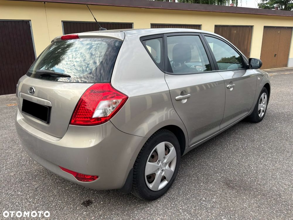 Kia Ceed - 6