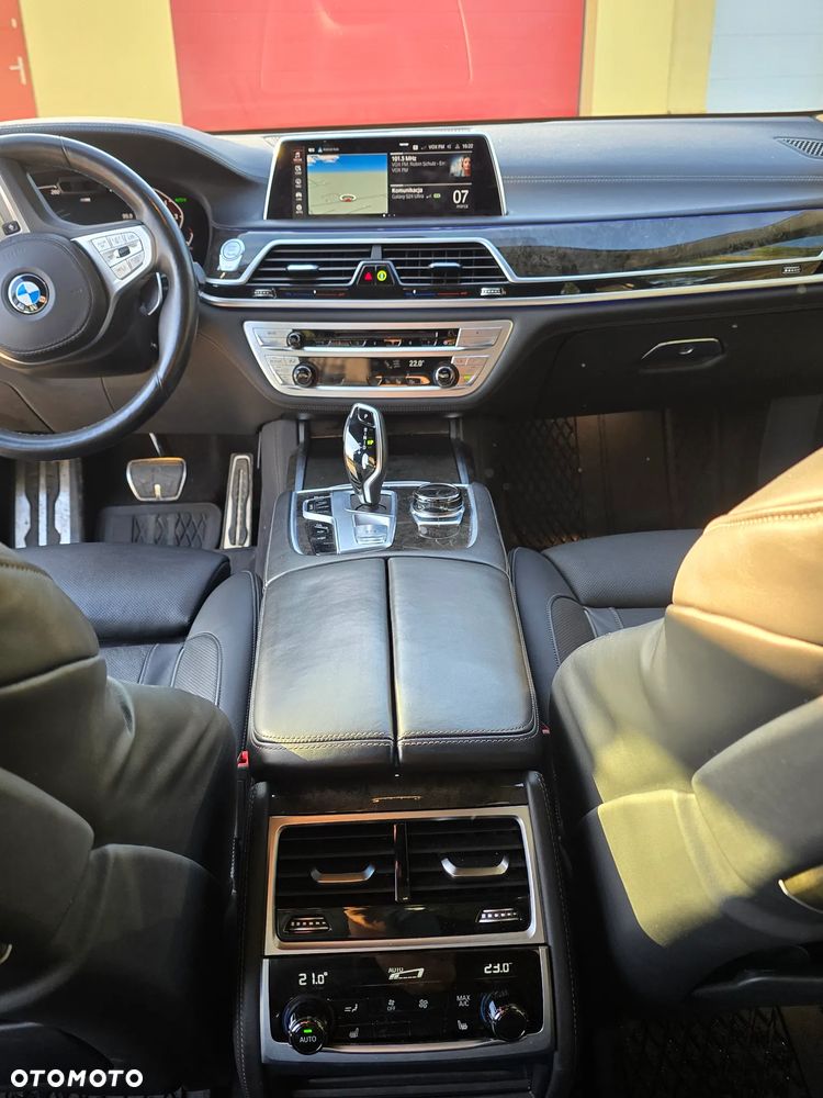 BMW Seria 7 750i xDrive sport - 15