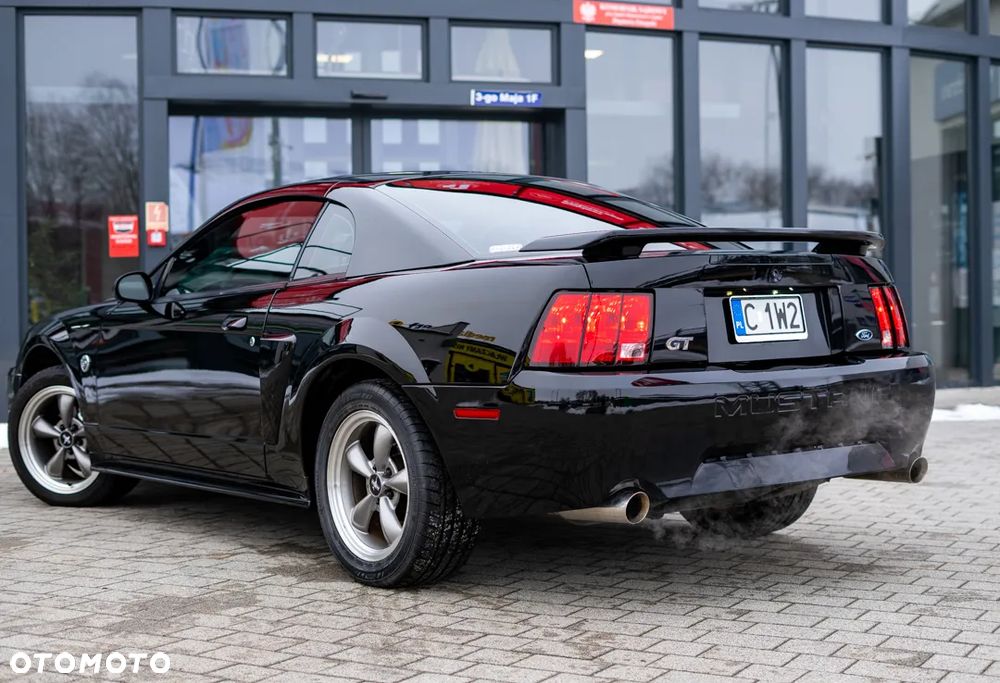 Ford Mustang 4.6 V8 GT - 24