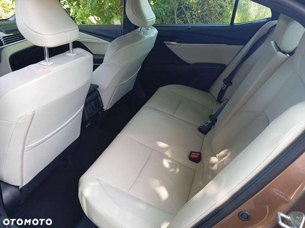 Toyota Camry - 8