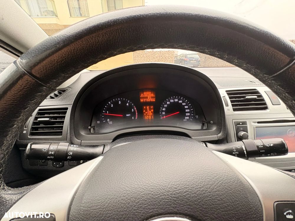 Toyota Avensis - 2