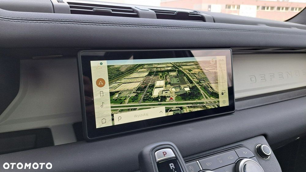 Land Rover Defender - 30