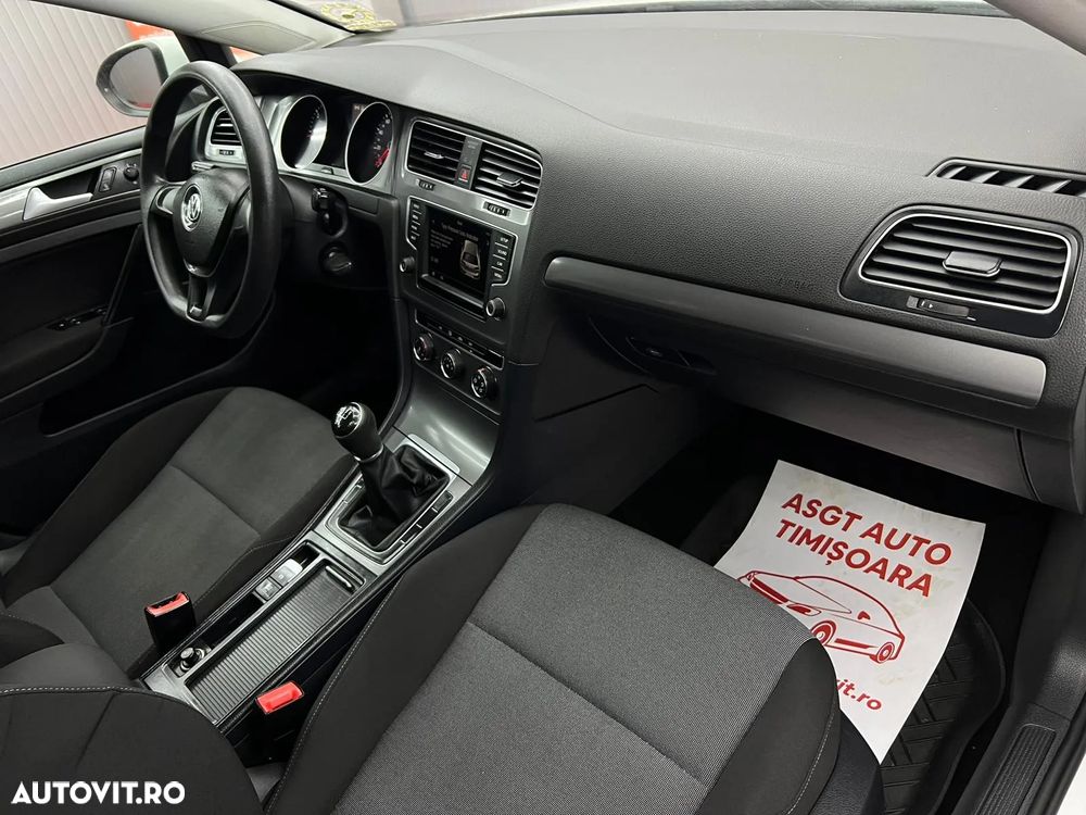 Volkswagen Golf - 10