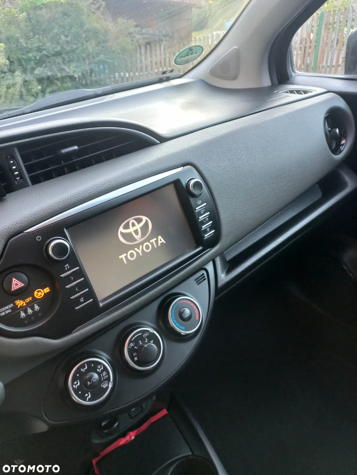 Toyota Yaris 1.0 VVT-i Team Deutschland - 9