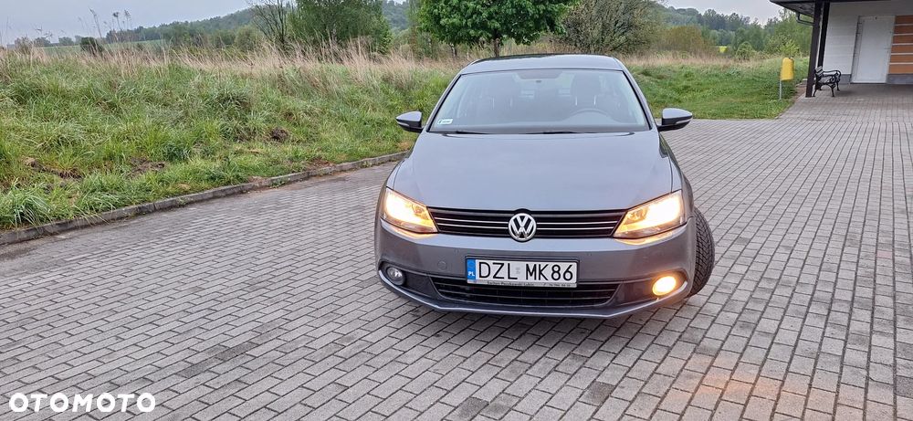 Volkswagen Jetta - 2