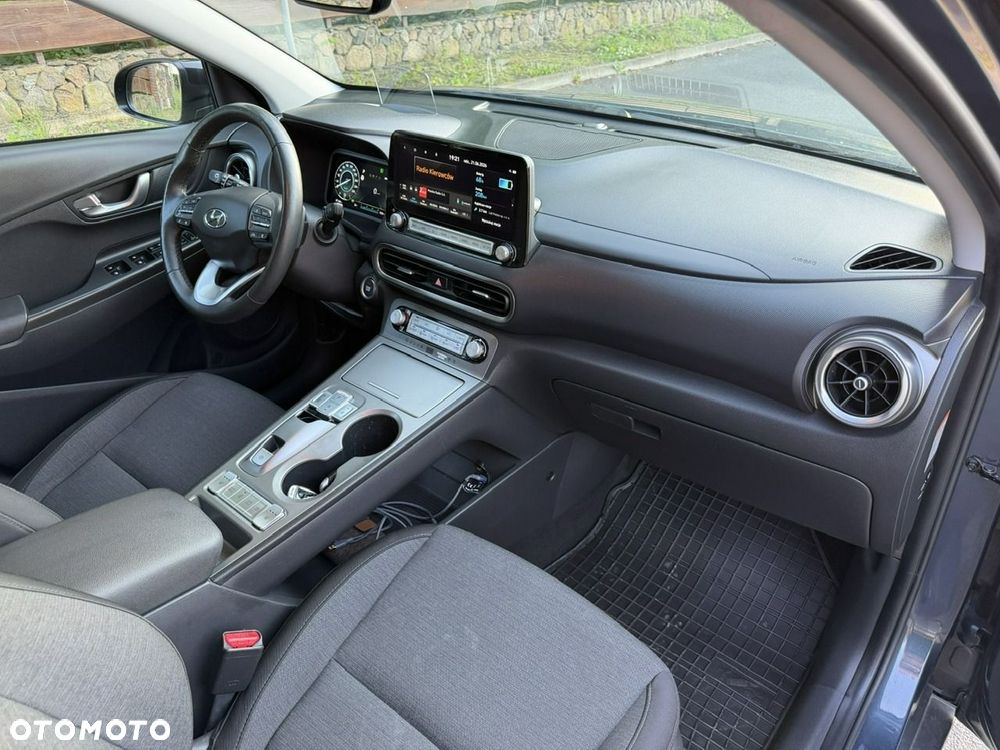 Hyundai Kona 49kWh Executive Plus - 16