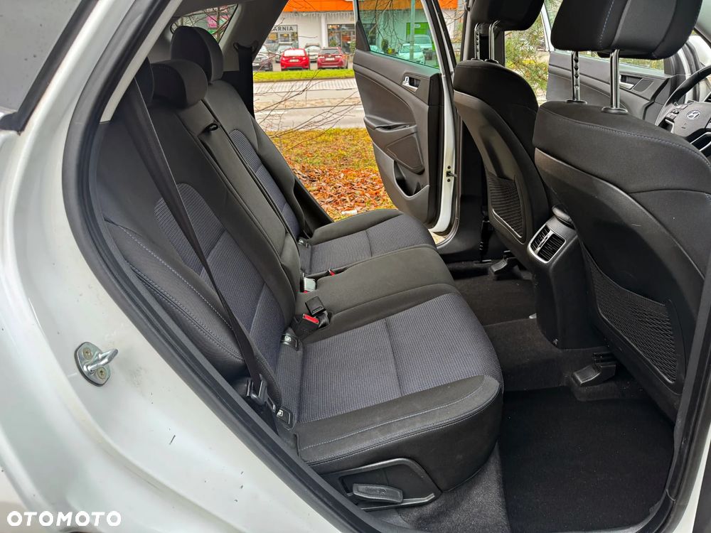 Hyundai Tucson 1.7 CRDI BlueDrive GO 2WD - 16