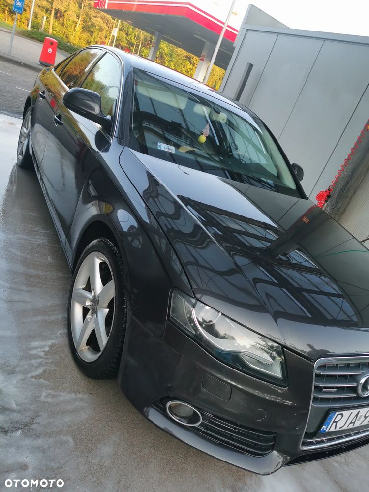 Audi A4 Limousine - 8