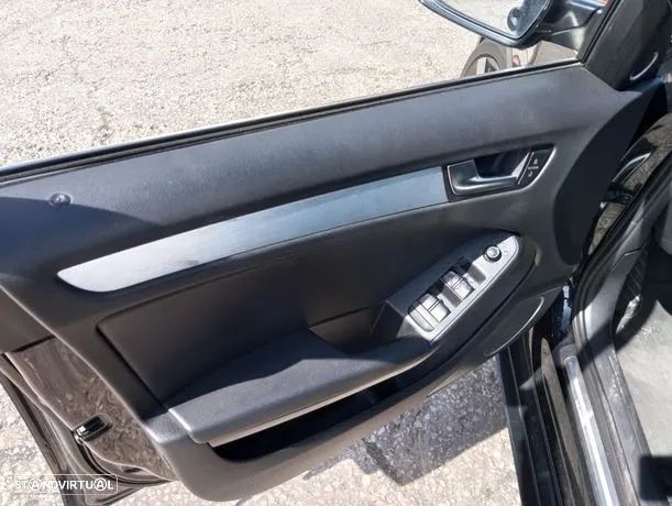 Audi A4 Avant ver-2-0-tdi-business-line-s--line - 28