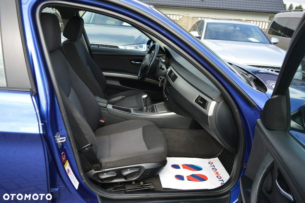 BMW Seria 3 318i - 24