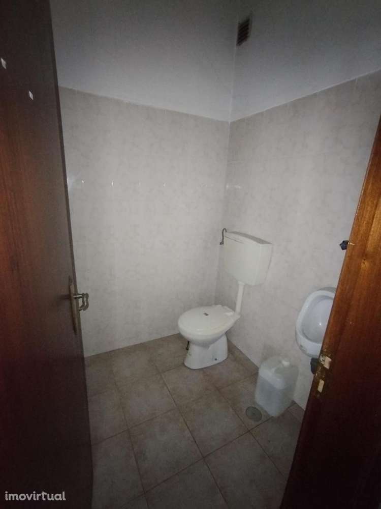 Vende-se ou Arrenda-se Loja na Guarda - Grande imagem: 2/2