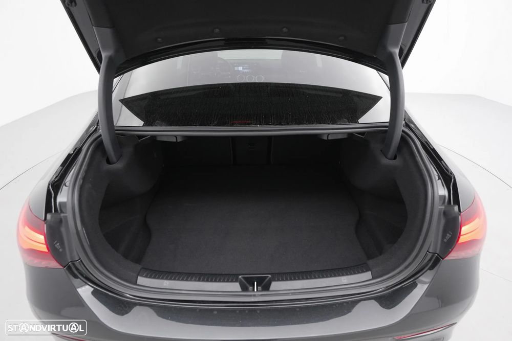 Mercedes-Benz A 250 Limousine e AMG Line - 31