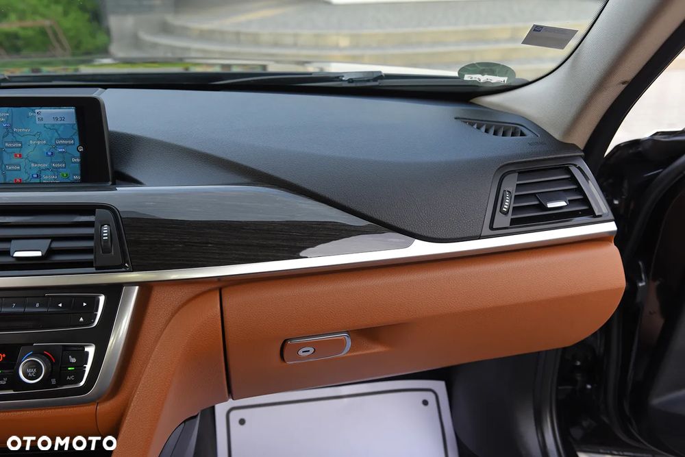 BMW Seria 3 318d Luxury Line - 30