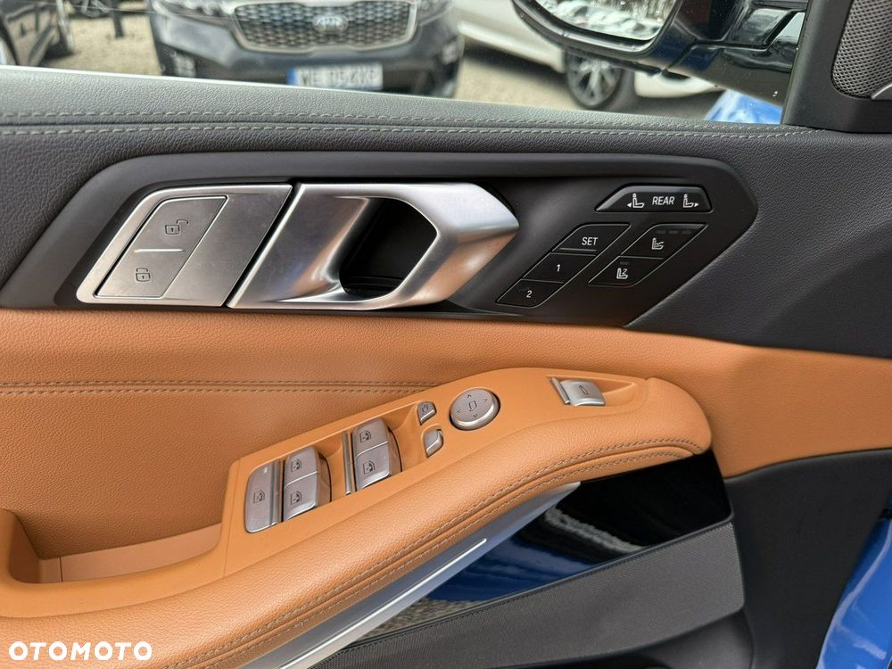 BMW X7 M50i sport - 17